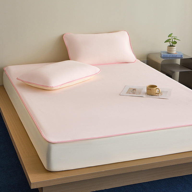 Breathable mattress protector with extra deep all-round side and fine piping
