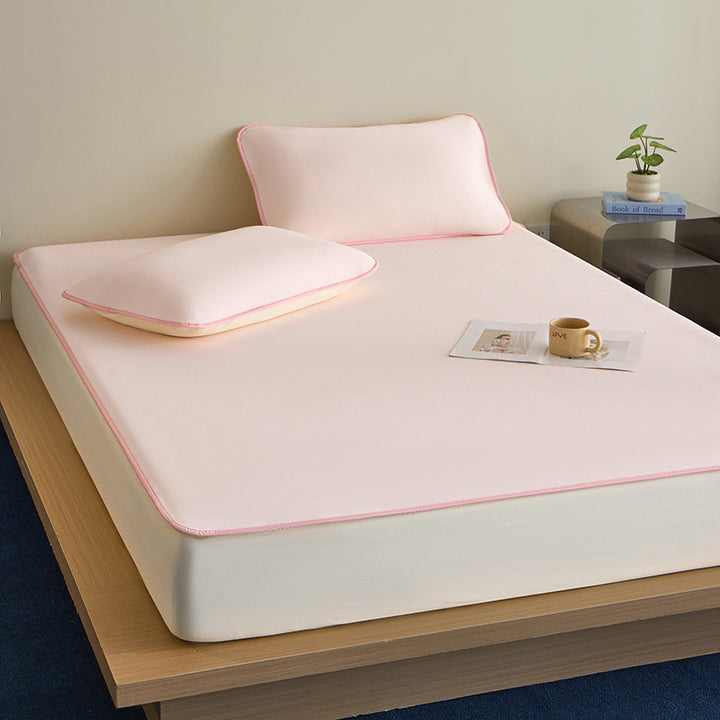 Breathable mattress protector with extra deep all-round side and fine piping