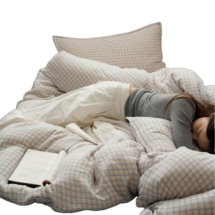 Checked cotton bedding set with soft percale texture and reversible pillowcases