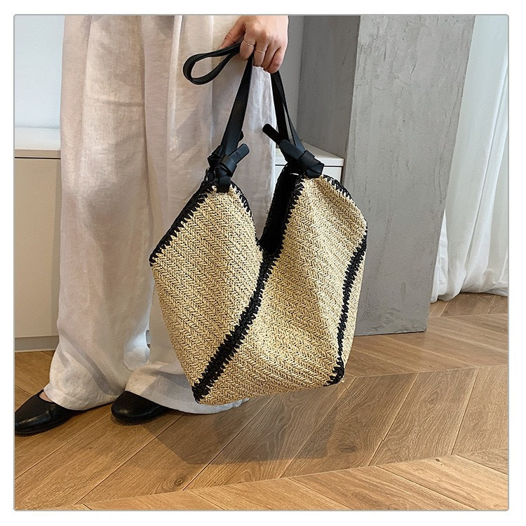 Generous shopping bag with handcrafted wave pattern Stornfield
