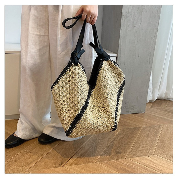 Generous shopping bag with handcrafted wave pattern Stornfield
