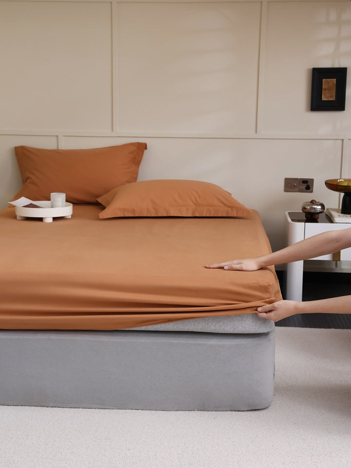 Fitted sheet made of cotton jersey with extra deep hem and elastic all-around rubber
