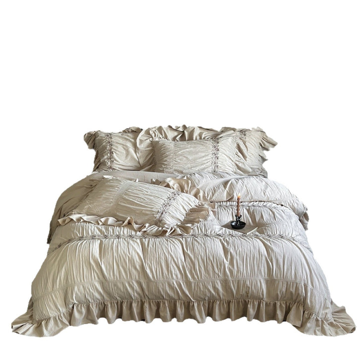 Romantic ruffle bedding set made of cotton muslin with flounce details
