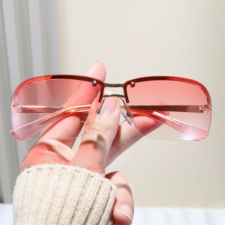 Ladies sunglasses with large, elegant lenses and a modern metal frame Stornfield