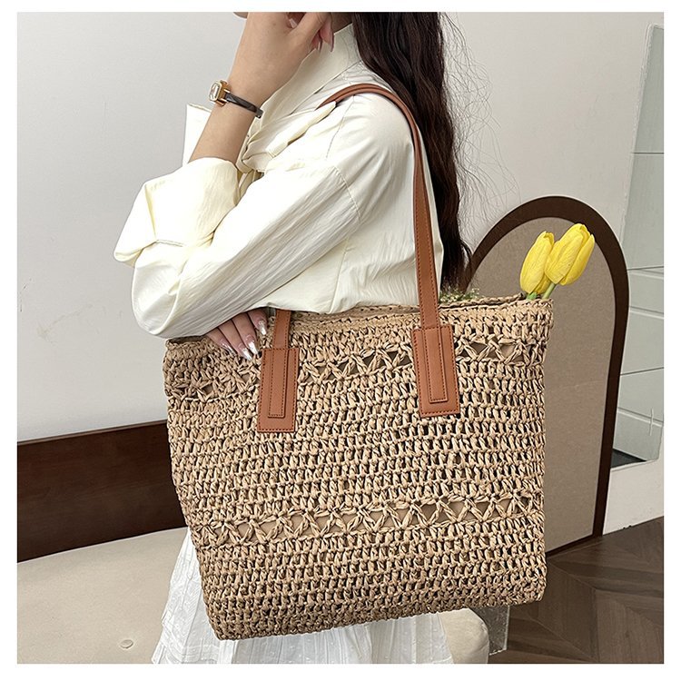 Natural beach bag with sturdy leather handles Stornfield