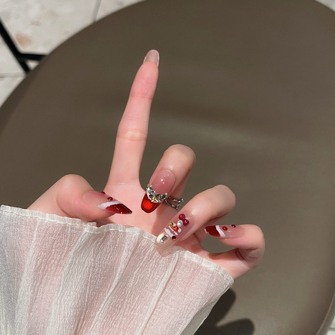 Festive Holiday-Themed Press-On Nail Art Stornfield