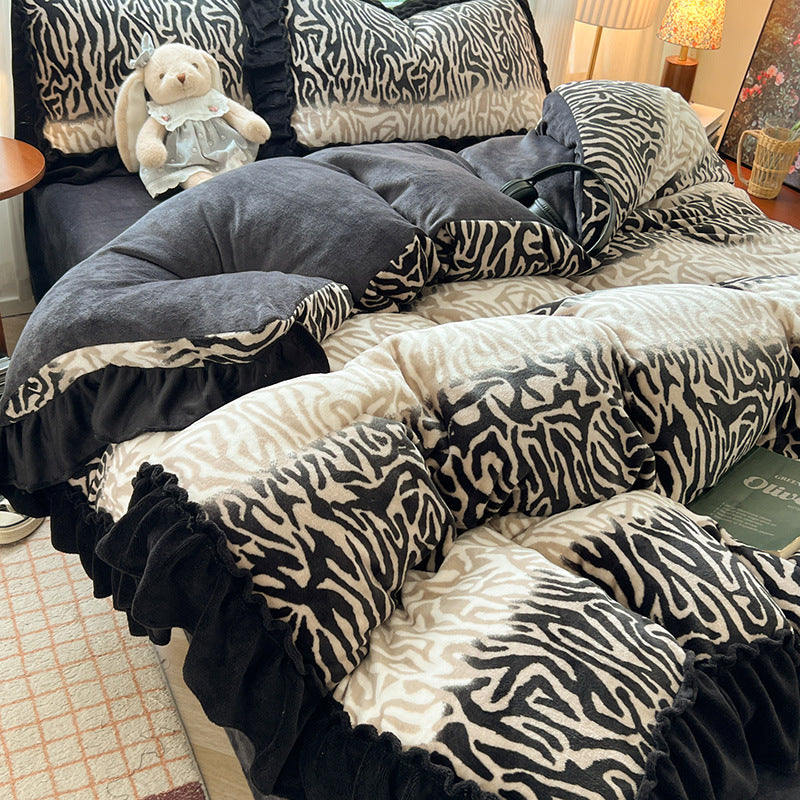 Floral Patterned Plush Comforter Set