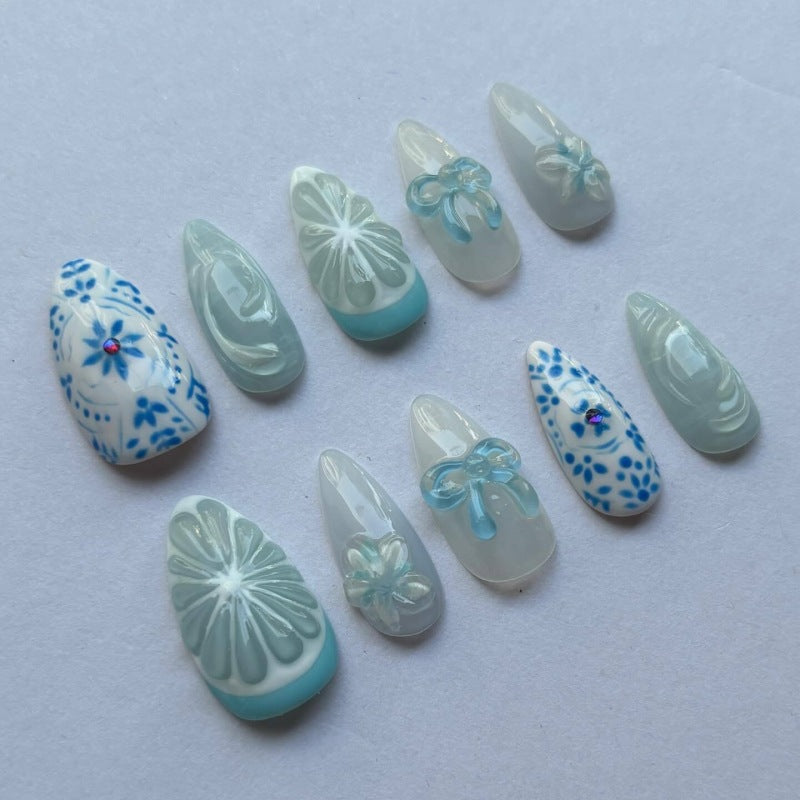 Elegant Floral-Design Press-On Nail Set Stornfield