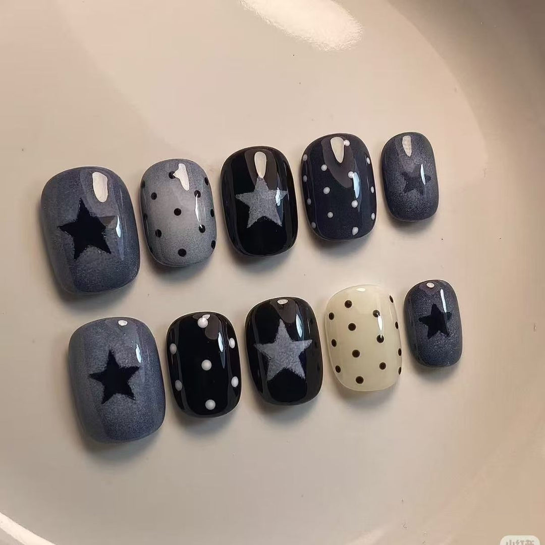 Artistic Cat-Themed Press-On Nail Art Set Stornfield