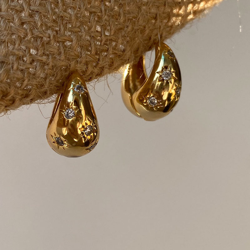 Fashionable earrings with floral design Stornfield