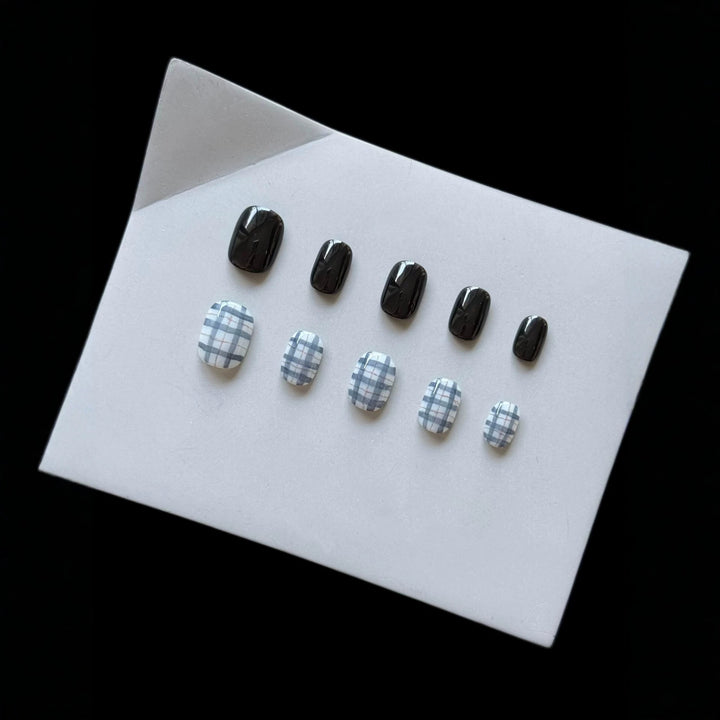 Chic Press-On Nail Art Set with Plaid and Glossy Finishes