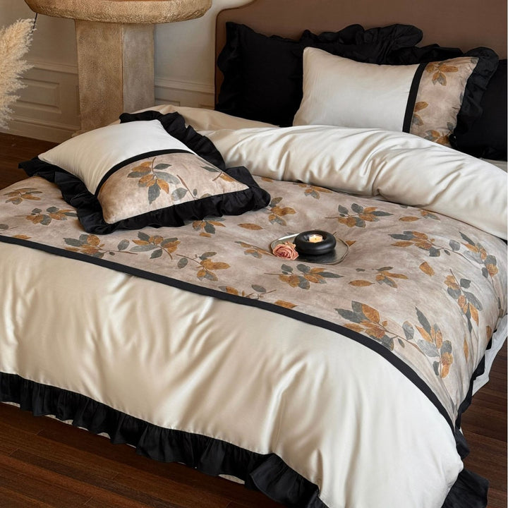 Bedding set with floral print and decorative ruffles