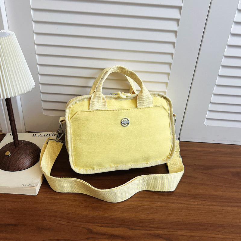 Tote bag with adjustable shoulder strap and extra storage Stornfield