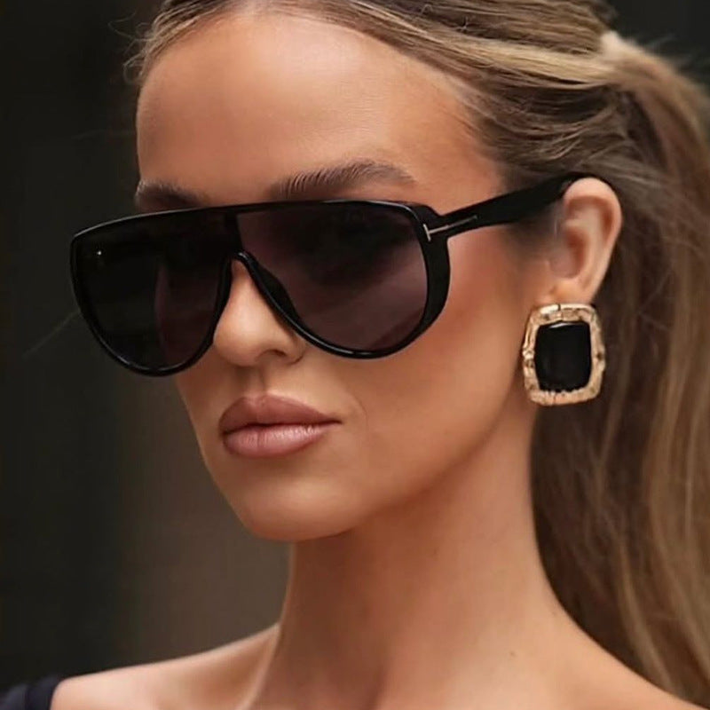 Women's elegant oversized sunglasses with striking design and UV protection Stornfield
