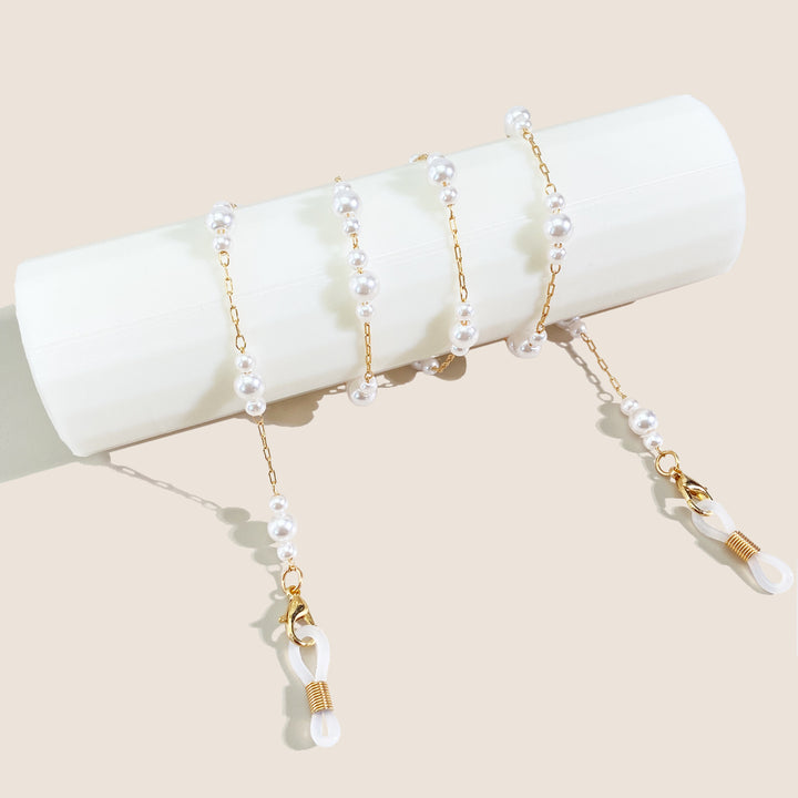 Elegant Pearl-Embellished Eyewear Chain Stornfield