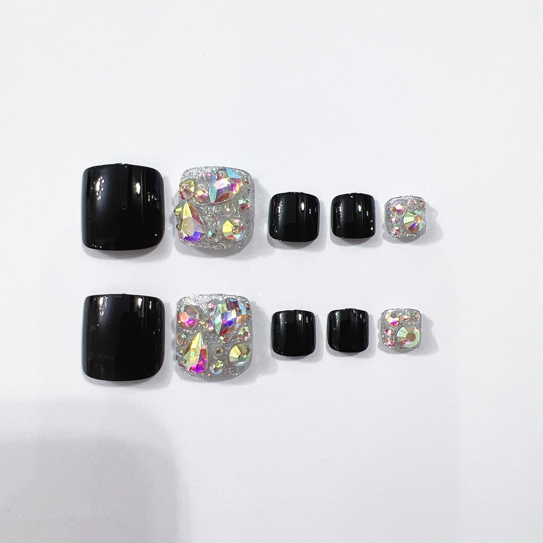 Glamorous toenails with sparkling rhinestones Stornfield