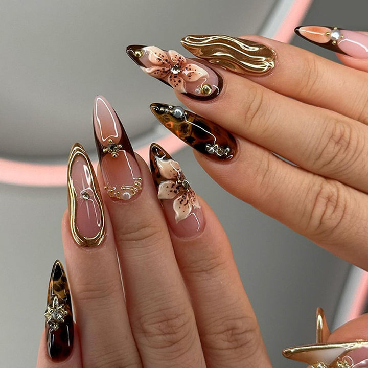Artful nail art with floral accents Stornfield