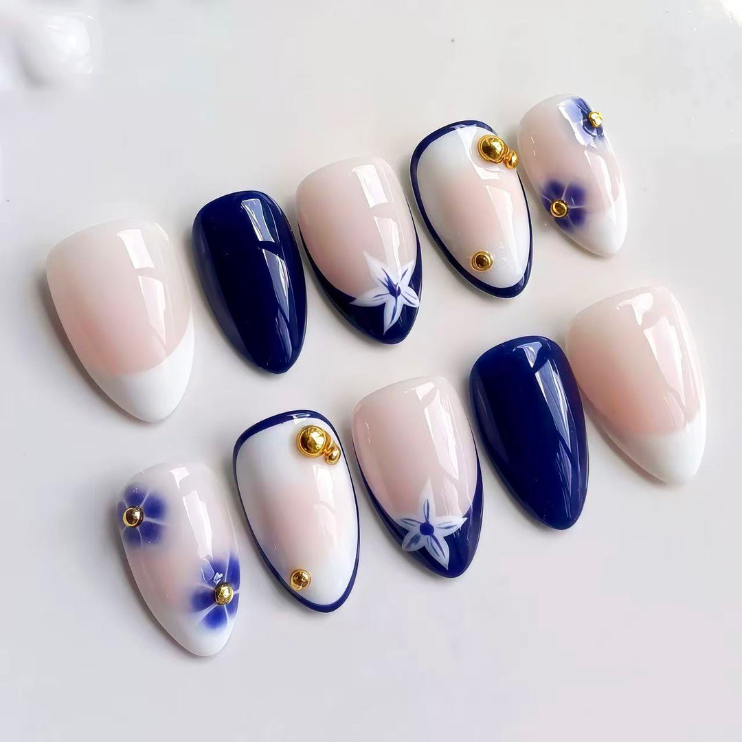 Elegant Floral and Star-Embellished Press-On Nail Set