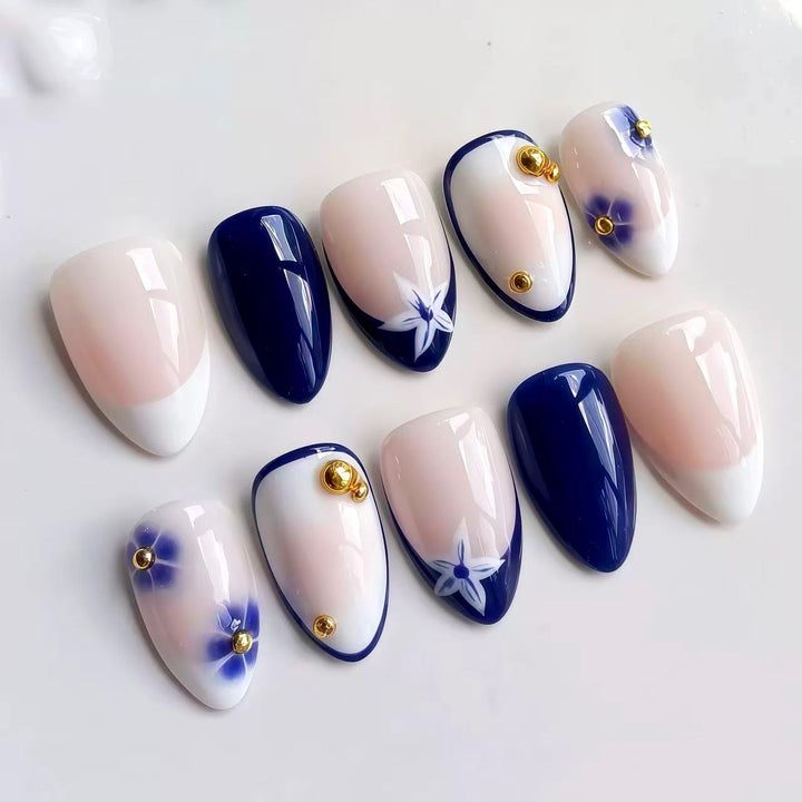 Elegant Floral and Star-Embellished Press-On Nail Set