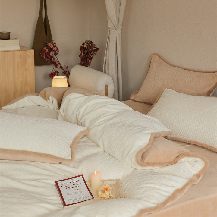 Reversible cotton jacquard bedding set with quilted texture and pillowcases