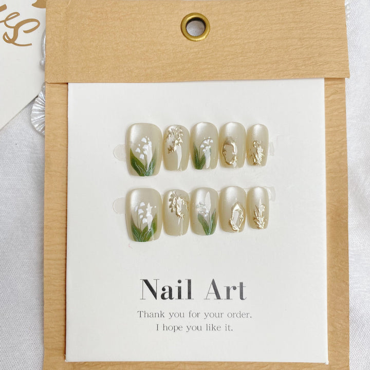 Elegant Floral Design Press-On Nail Art Set