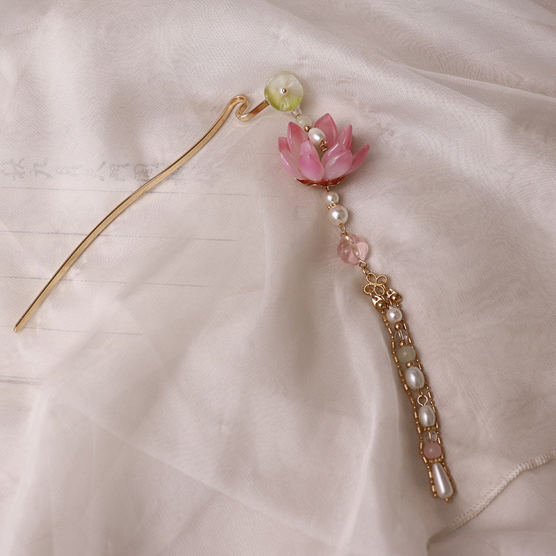 Elegant Floral Hair Accessory Stornfield
