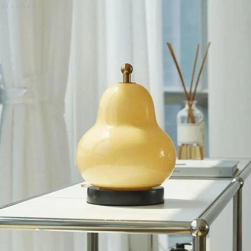 Dimmable pear-shaped lamp with a warm, luminous shade