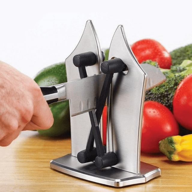 Knife sharpener for straight and serrated blades | Stornfield