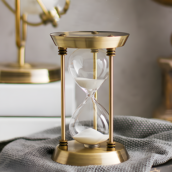Stornfield | Retro Metal Hourglass Clock
