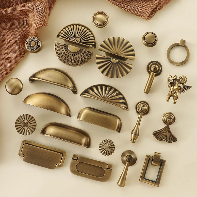 Bronvella ArcRetro Furniture Handle in Antique Copper Stornfield