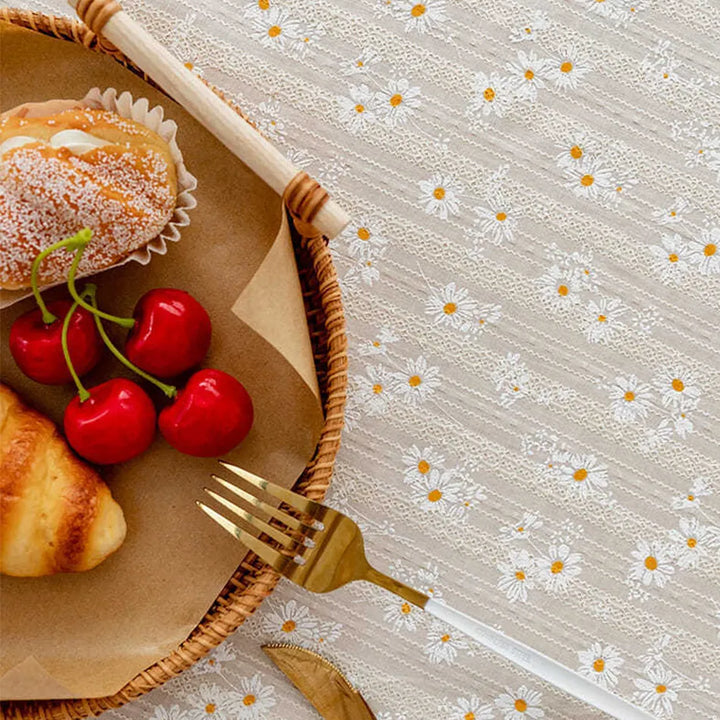Stornfield | Victoria Daisy Tablecloth