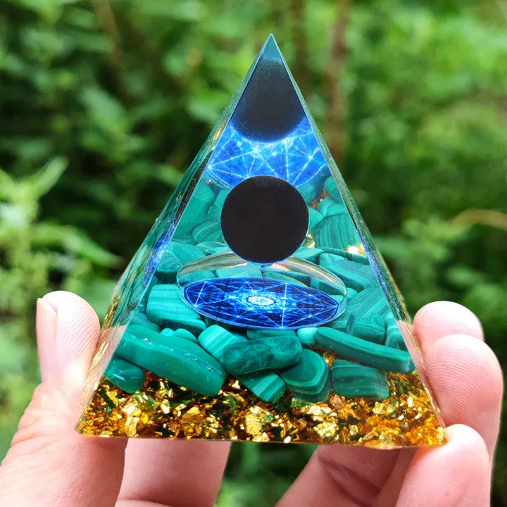 Orgonite Pyramid with Amethyst Pendulum – Energy, Protection and Decoration | Stornfield