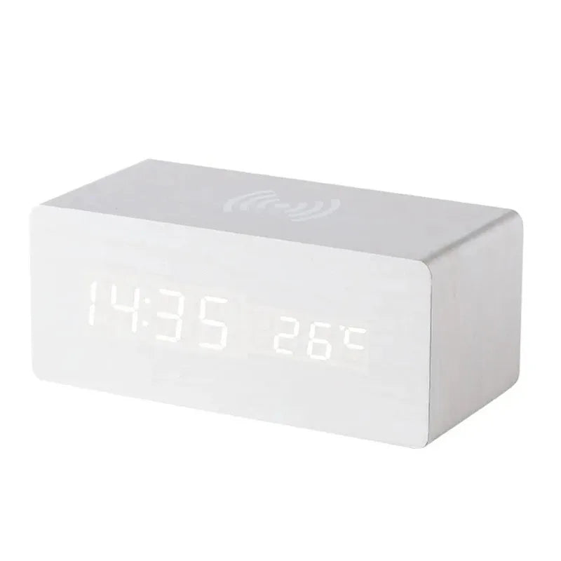 Minimalist LED wooden clock with temperature display, wireless charging function and digital time display – Ideal for bedroom and office | Stornfield