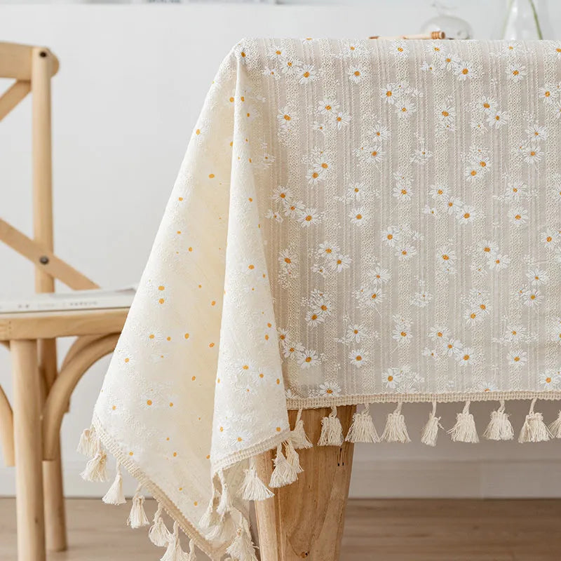 Stornfield | Victoria Daisy Tablecloth