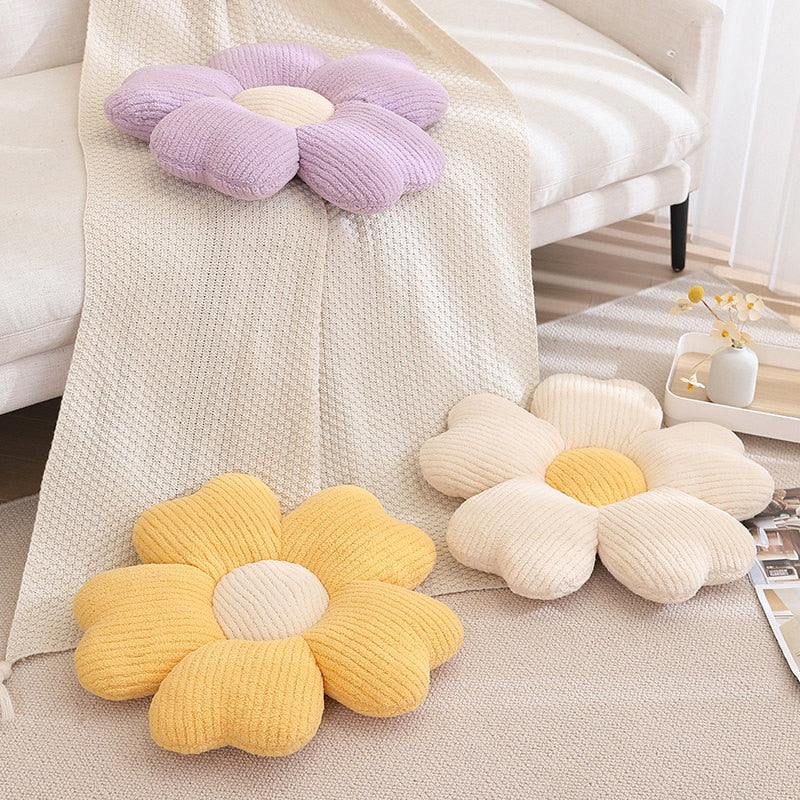 Stornfield | Floral Clover Fuzzy Cushion