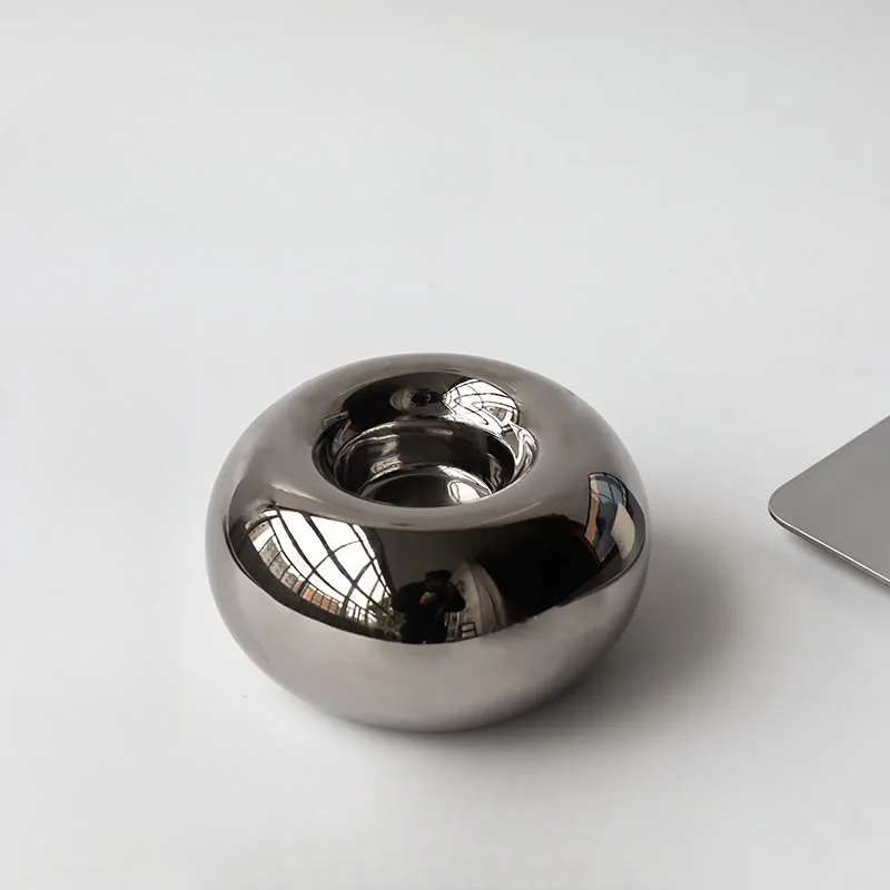 Elegant Silver Candle Holder with Minimalist Design | Stornfield