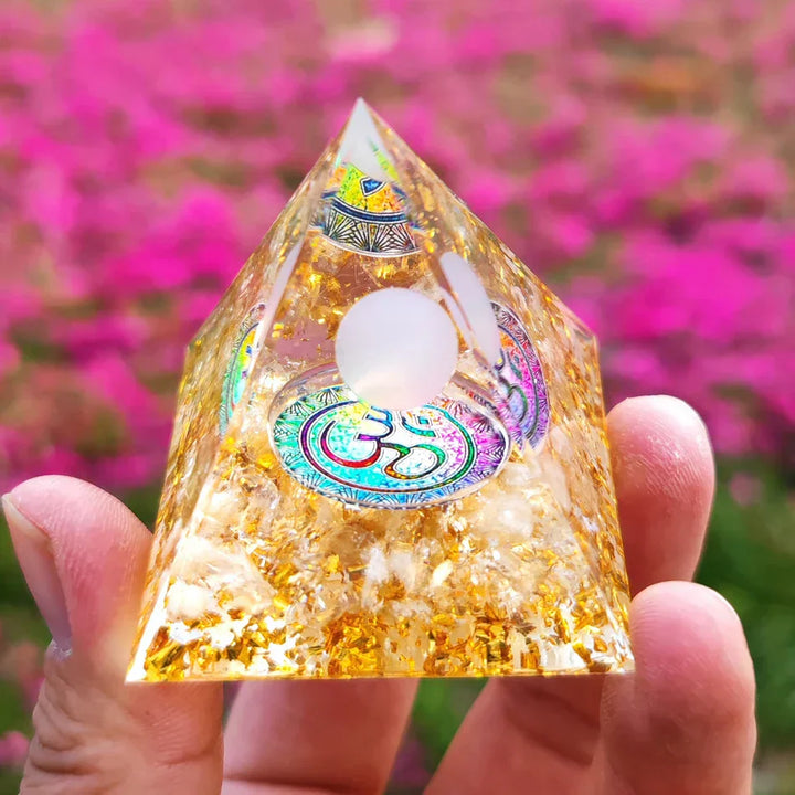 Orgonite Pyramid with Amethyst Pendulum – Energy, Protection and Decoration | Stornfield