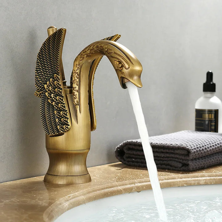 Stornfield | Swan Single Handle Golden Basin Faucet