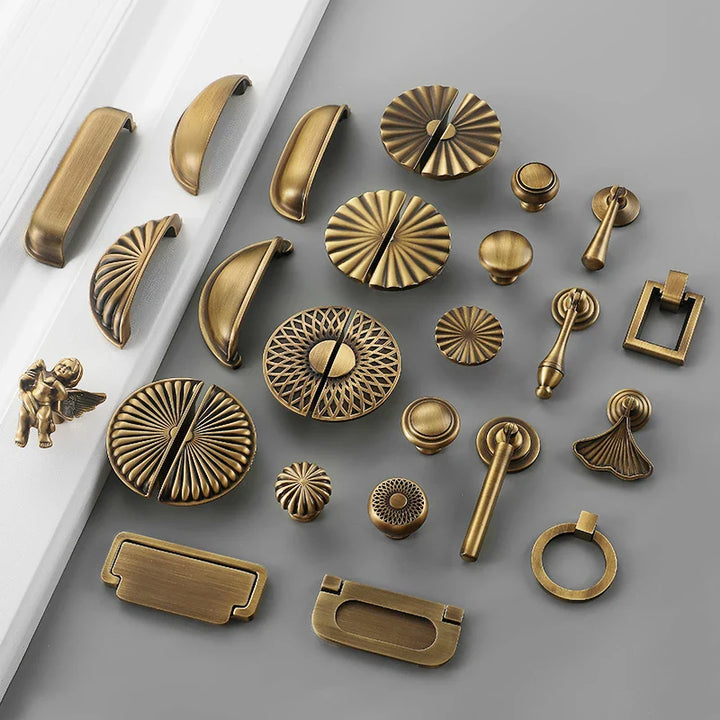 Bronvella ArcRetro Furniture Handle in Antique Copper Stornfield