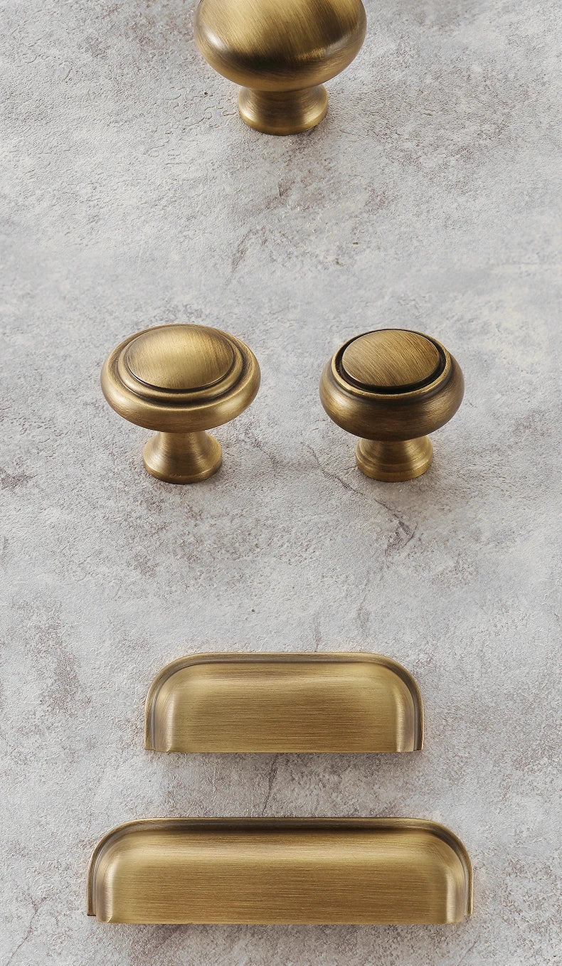 Bronvella ArcRetro Furniture Handle in Antique Copper Stornfield