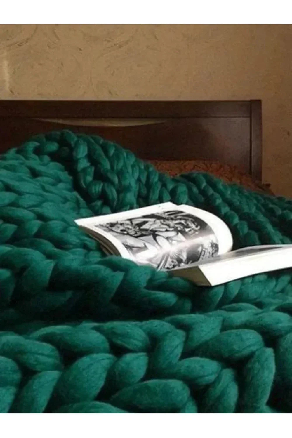 Stornfield | Thick Knitted and Cozy Blanket
