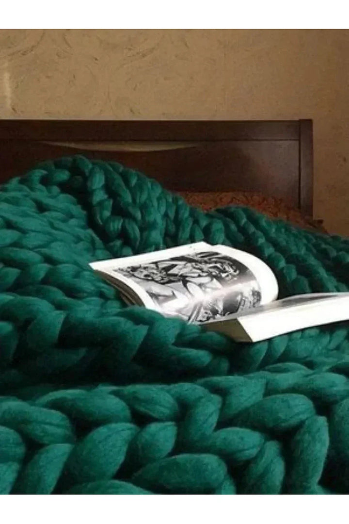 Stornfield | Thick Knitted and Cozy Blanket