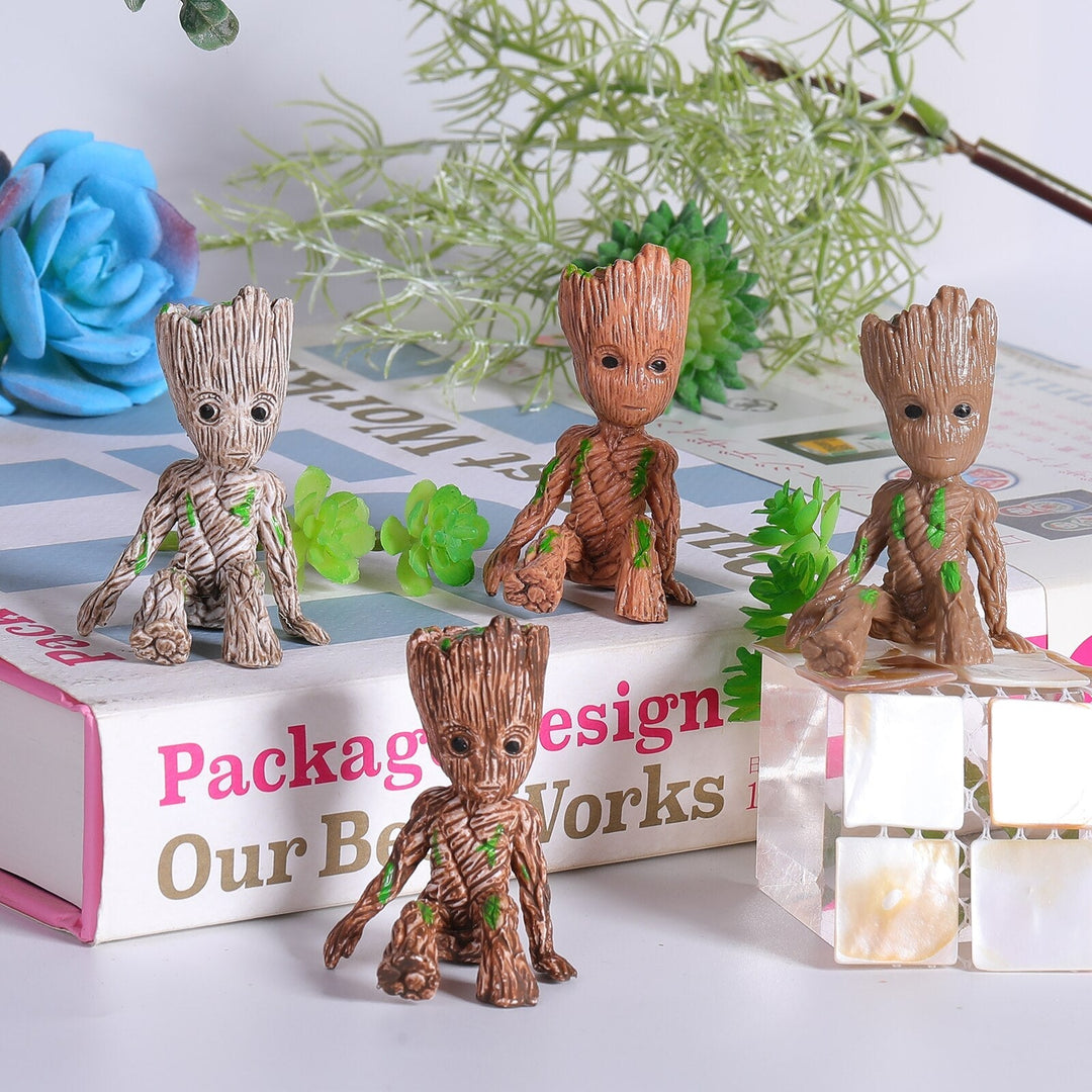 Stornfield | Large Cartoon Miniature Figurine: Playful Desk Decoration