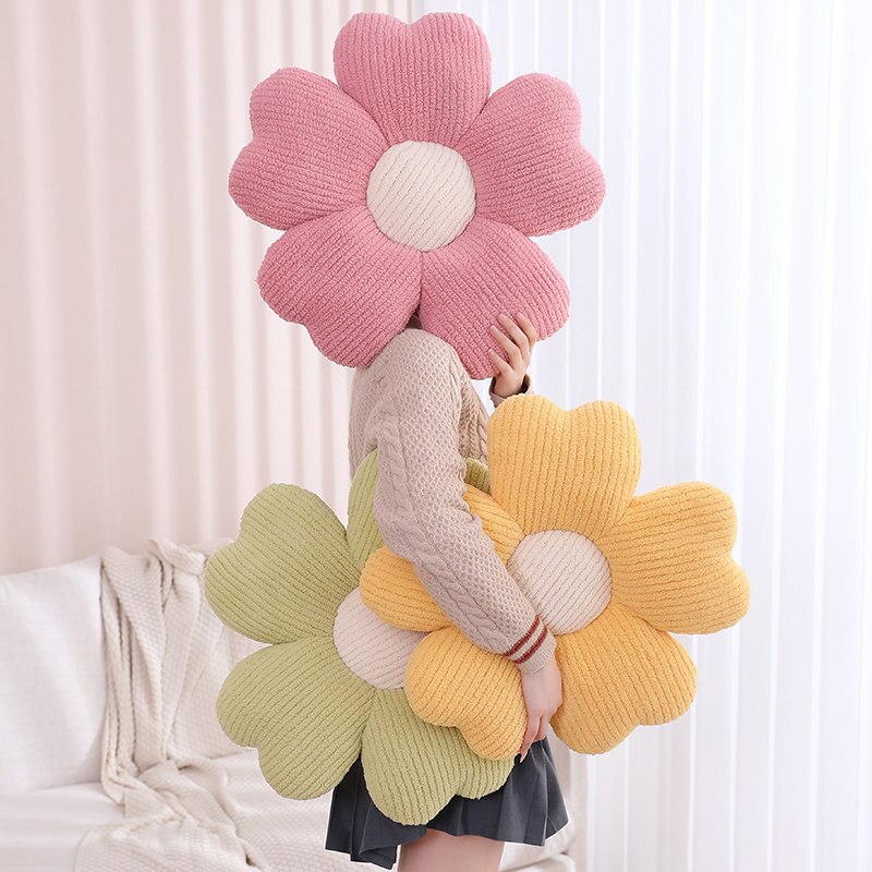Stornfield | Floral Clover Fuzzy Cushion