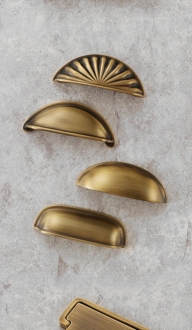 Bronvella ArcRetro Furniture Handle in Antique Copper Stornfield