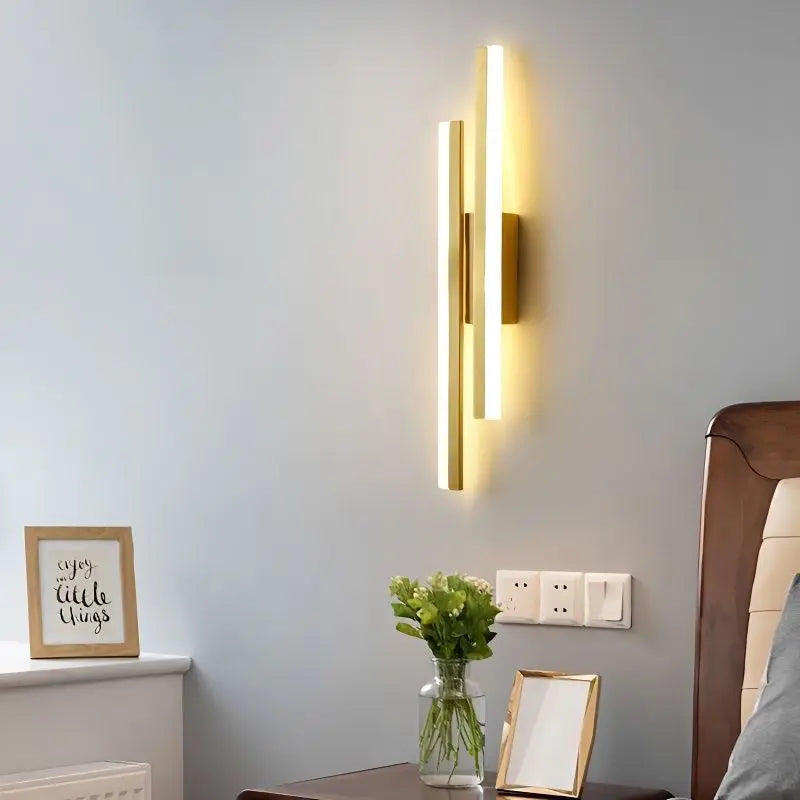Stornfield | Modern LED Wall Light: Decorative Black/Gold Acrylic Lighting
