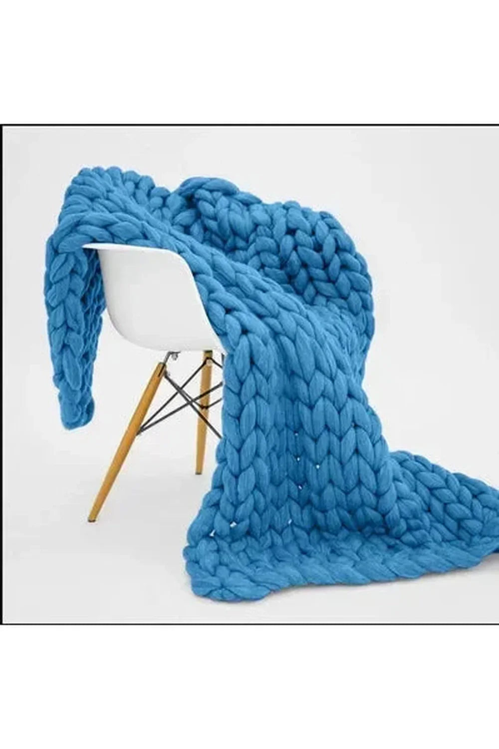 Stornfield | Thick Knitted and Cozy Blanket