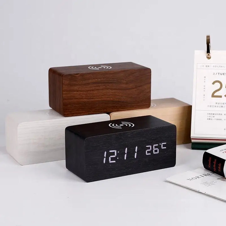 Minimalist LED wooden clock with temperature display, wireless charging function and digital time display – Ideal for bedroom and office | Stornfield
