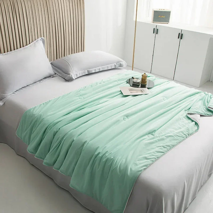 High-Quality Cooling Blanket – Smooth Air-Conditioning Comforter, Lightweight Summer Quilt with Double-Sided Cooling Fabric | Stornfield