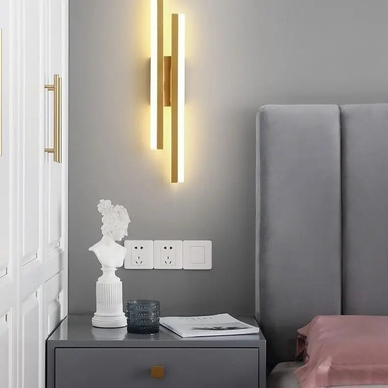 Stornfield | Modern LED Wall Light: Decorative Black/Gold Acrylic Lighting